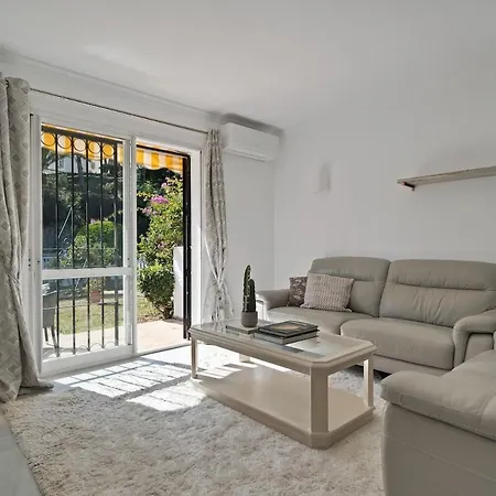 Townhouse In Heart Of Calahonda Holiday home